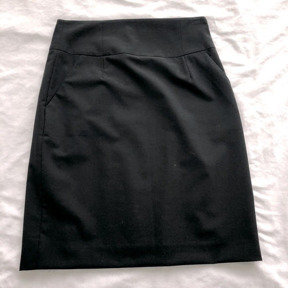 ❤️ Black pencil mini skirt by Banana Republic - Picture 2 of 9